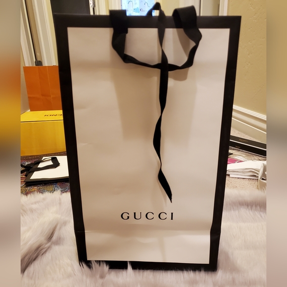 Authentic Gucci shopping bag - Picture 2 of 5